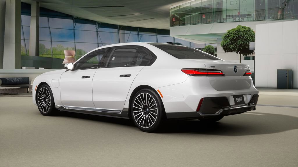 New 2026 BMW 750e xDrive image 2