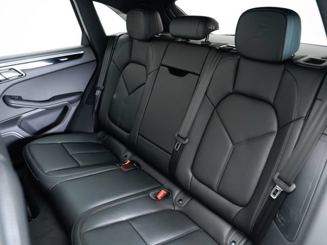 Certified 2025 Porsche Macan AWD/4WD image 26