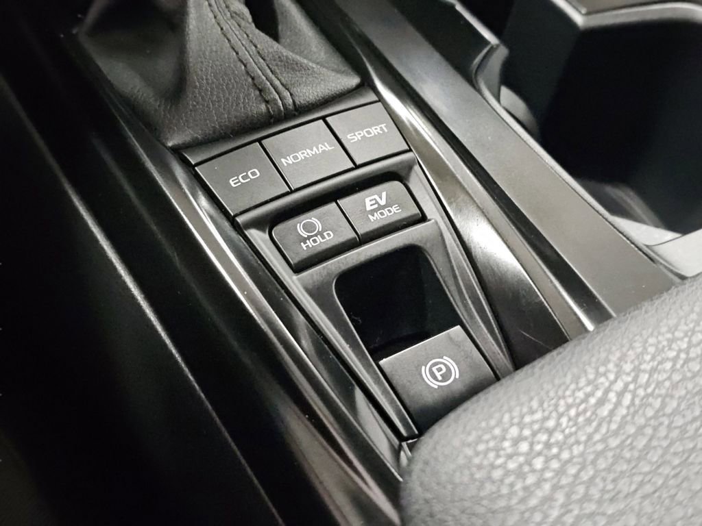 Used 2025 Toyota Camry LE FWD image 9