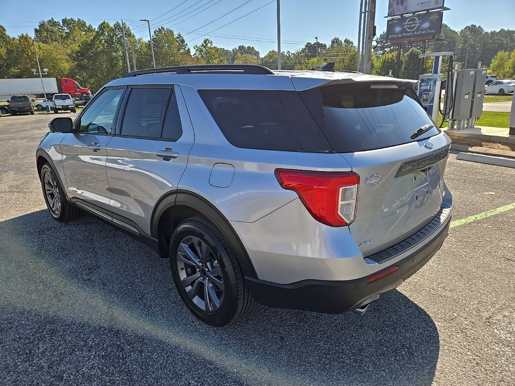 Used 2023 Ford Explorer XLT w/ Equipment Group 202A AWD/4WD image 5