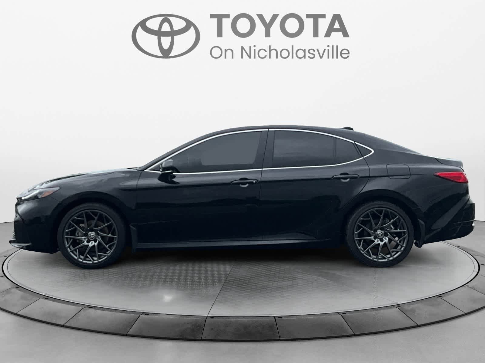 Used 2025 Toyota Camry XLE FWD image 3