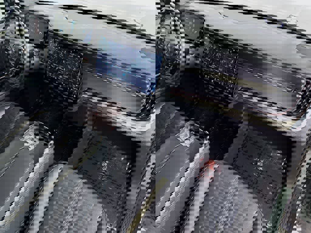 Used 2025 Rivian R1S Adventure image 31