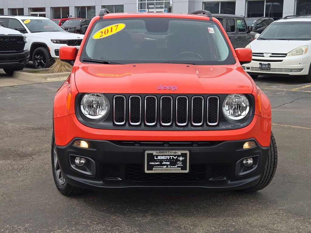Used 2017 Jeep Renegade Latitude w/ Cold Weather Group image 4