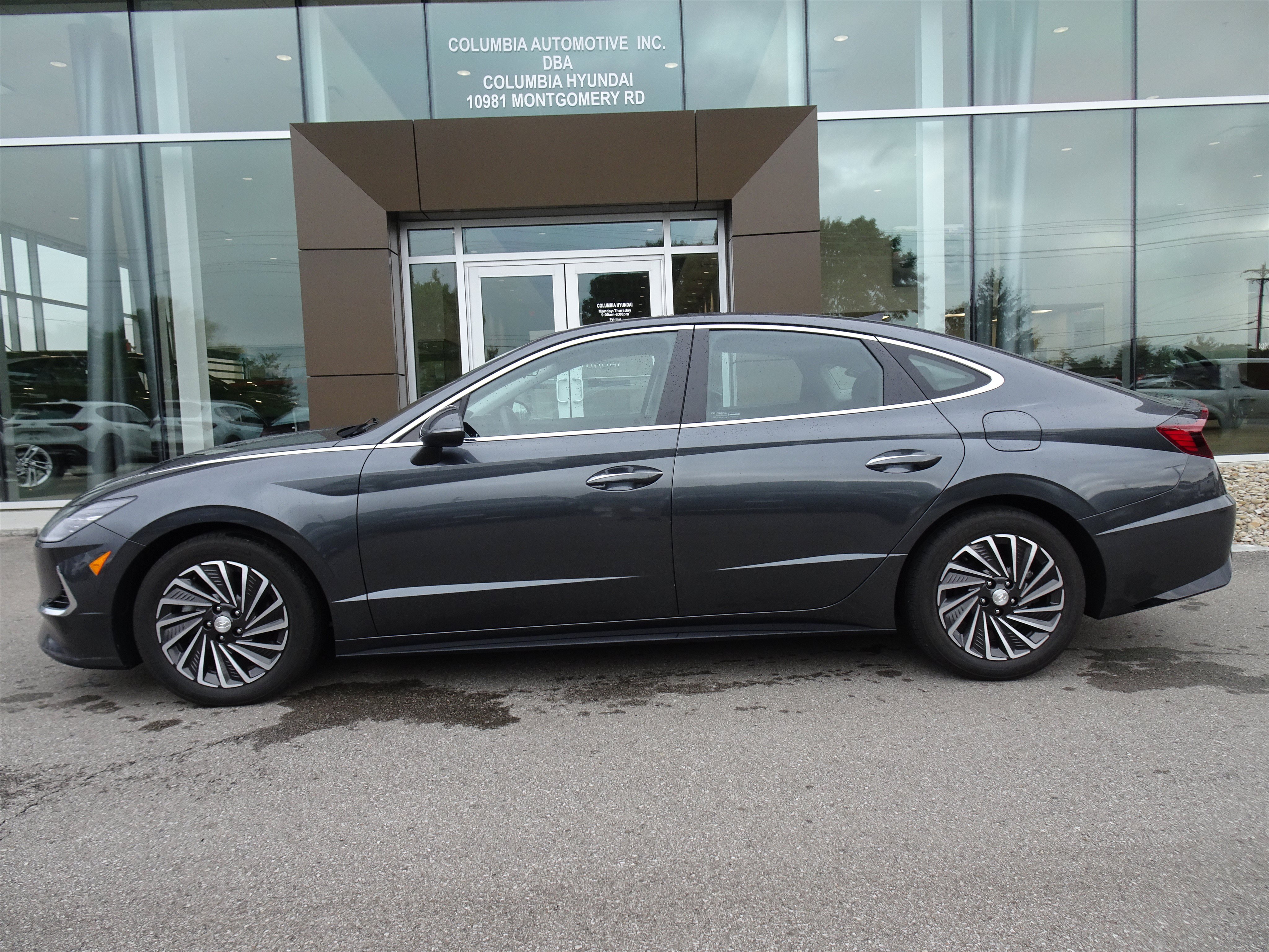 Used 2023 Hyundai Sonata SEL FWD image 2