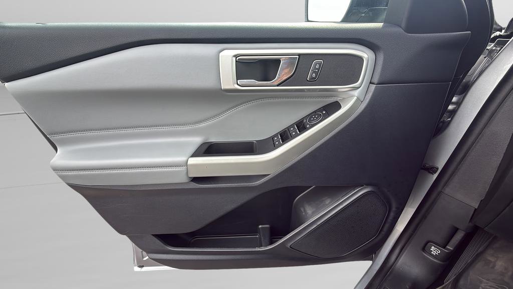 Used 2022 Ford Explorer XLT w/ Equipment Group 202A image 11