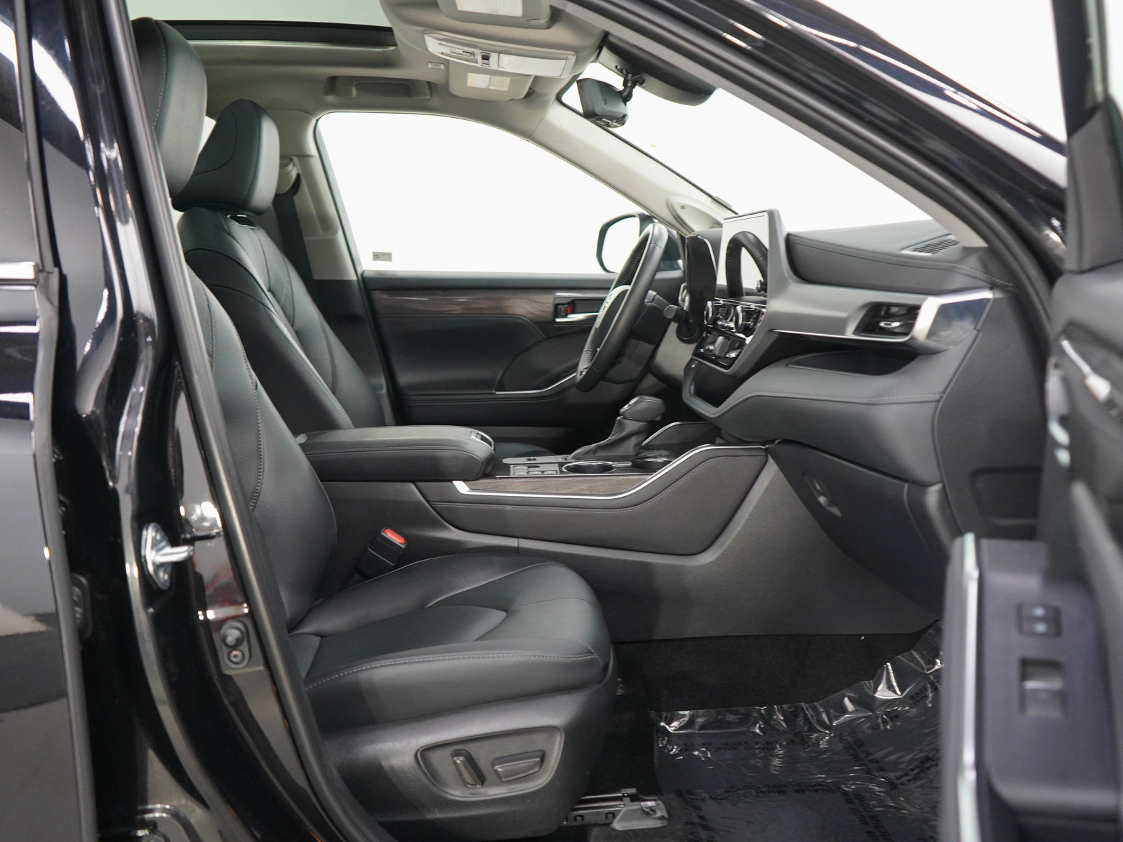 Used 2025 Toyota Highlander Platinum AWD/4WD image 11