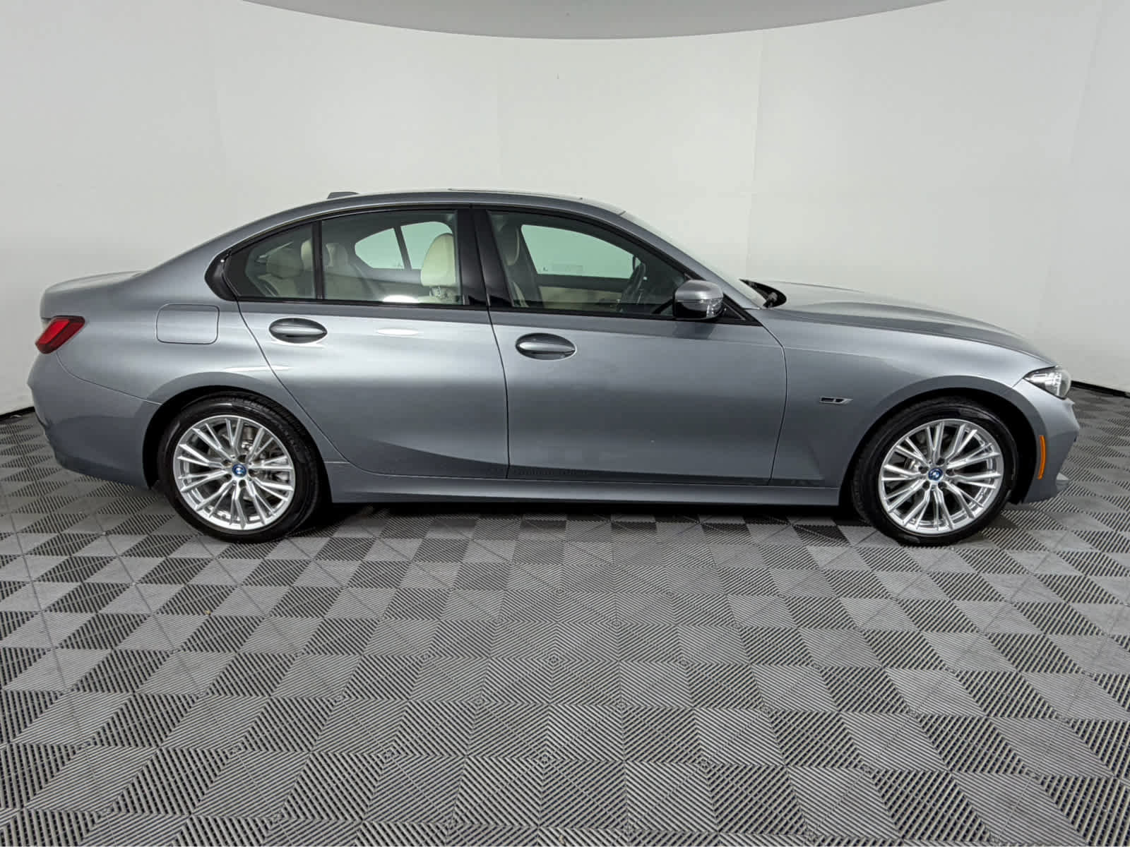 Used 2023 BMW 330e w/ Convenience Package image 2