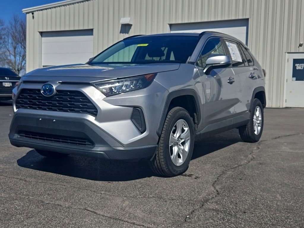 Used 2019 Toyota RAV4 LE image 3