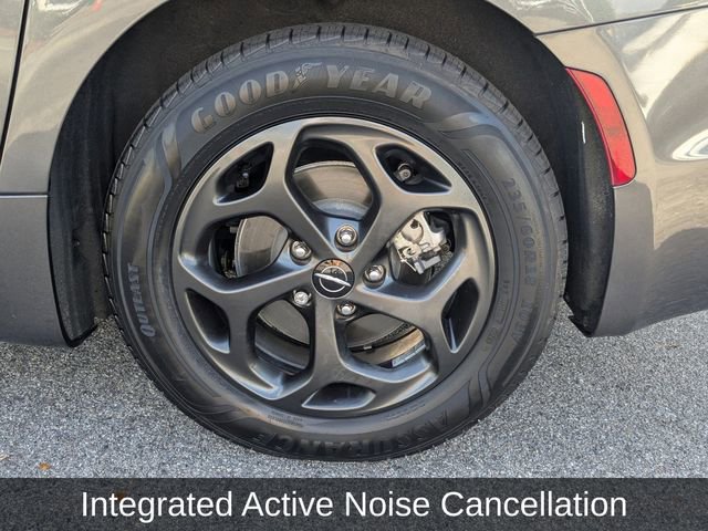 Used 2021 Chrysler Pacifica Touring-L w/ Uconnect Theater Family Group image 11