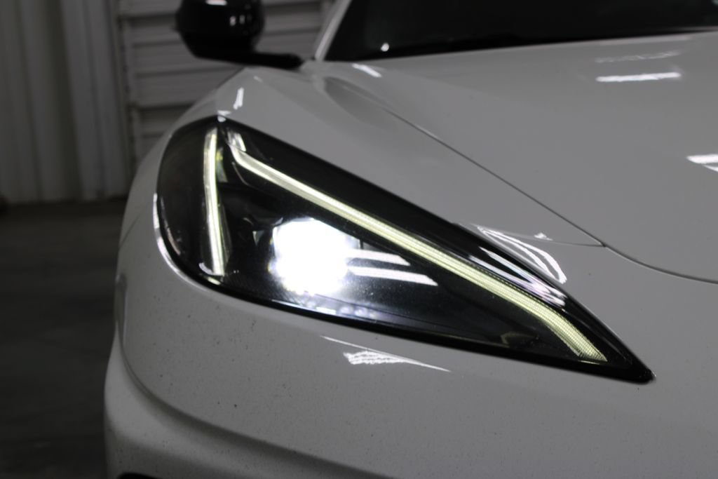 Used 2023 Chevrolet Corvette Stingray Preferred Conv w/ Z51 Performance Package RWD image 17