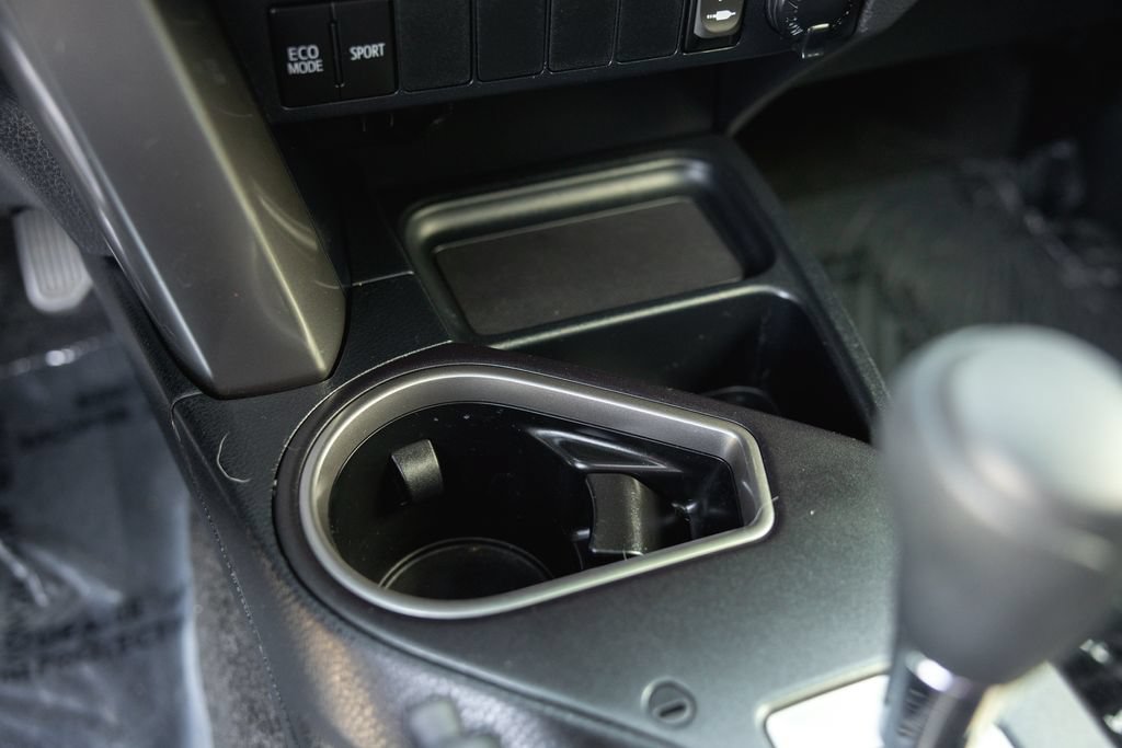 Used 2018 Toyota RAV4 XLE w/ All Weather Liner Package FWD image 22