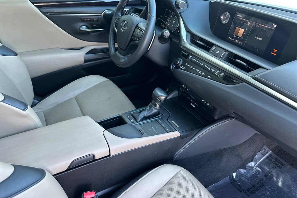 Certified 2020 Lexus ES 300h w/ Premium Package image 15