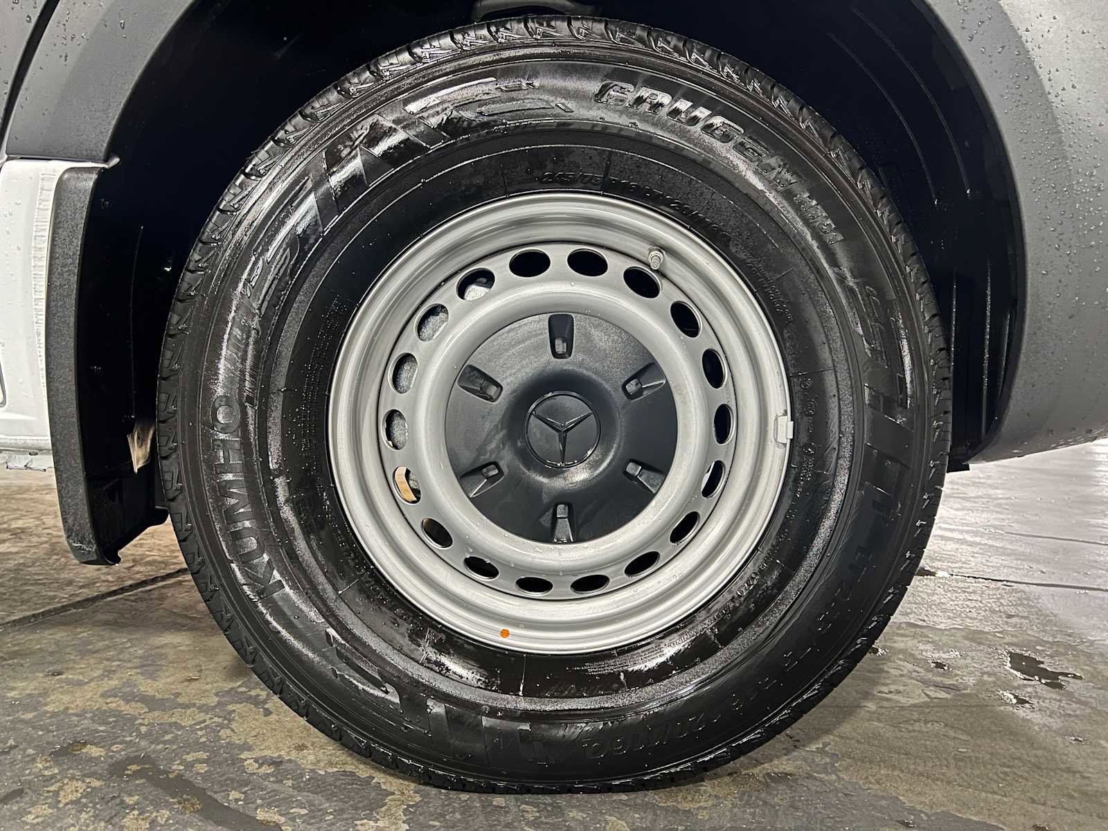 Used 2025 Mercedes-Benz Sprinter 2500 image 9