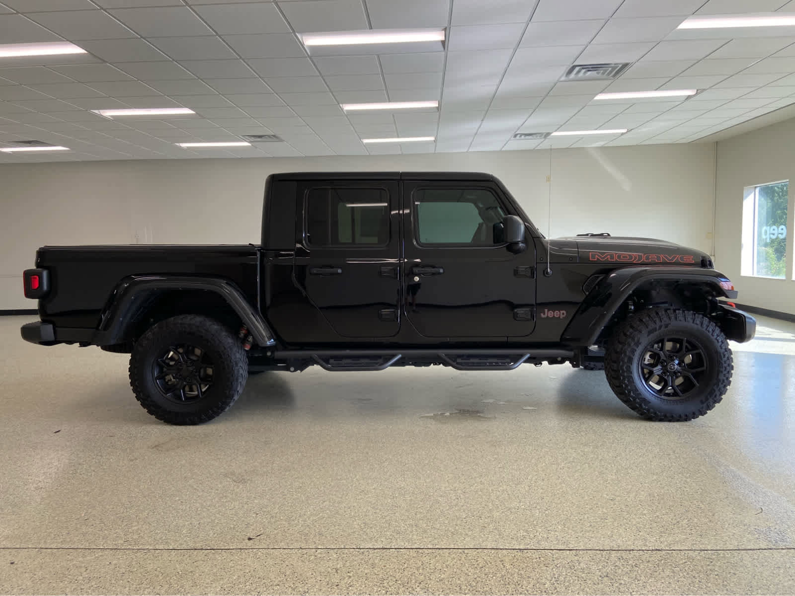 Used 2023 Jeep Gladiator Mojave w/ Cold Weather Group image 5