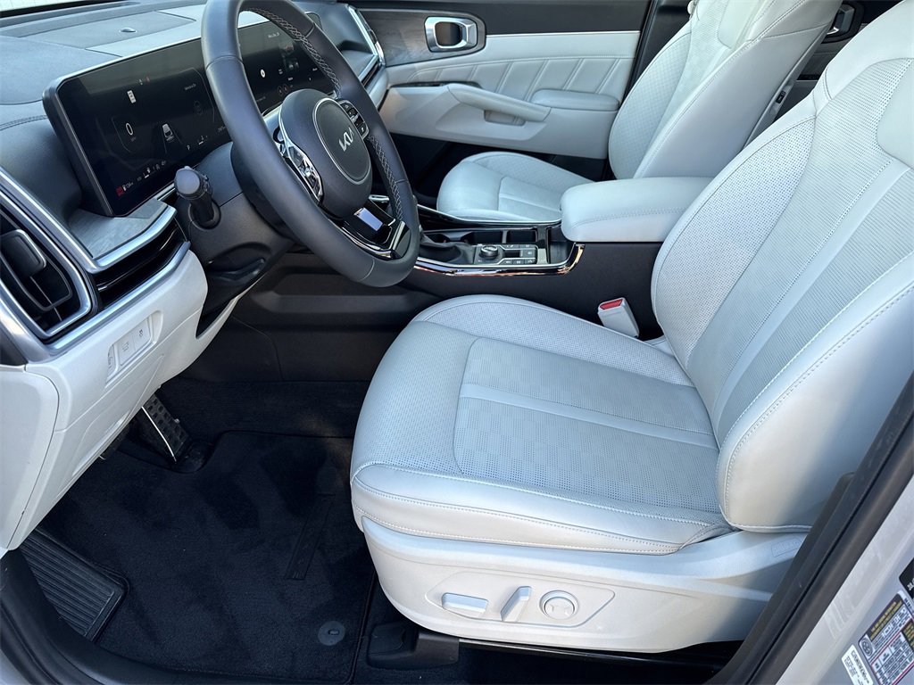 Used 2025 Kia Sorento SX image 9