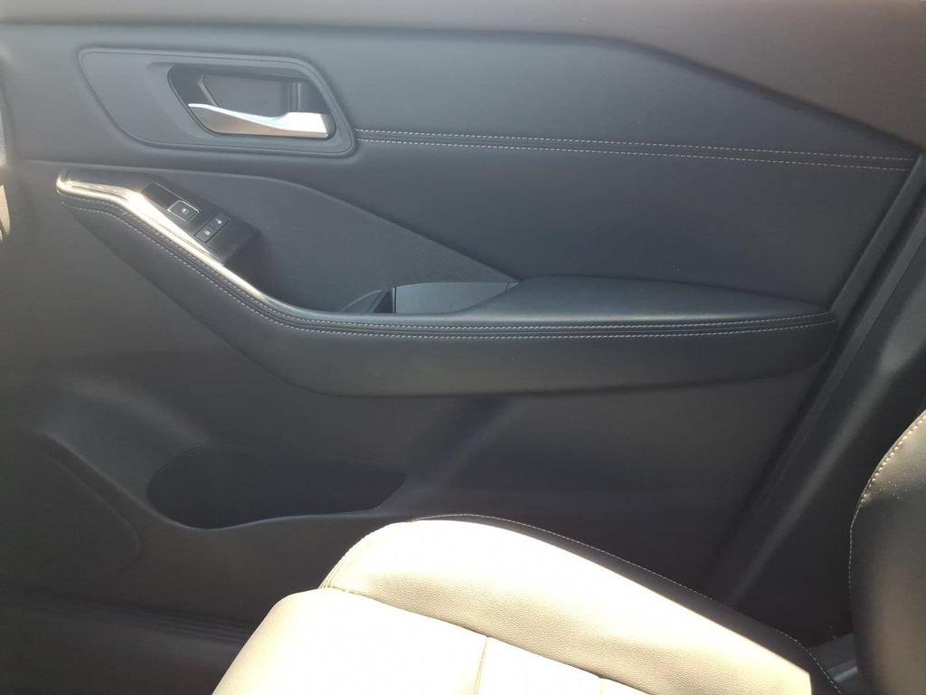 Used 2023 Nissan Rogue SL w/ SL Premium Package FWD image 26