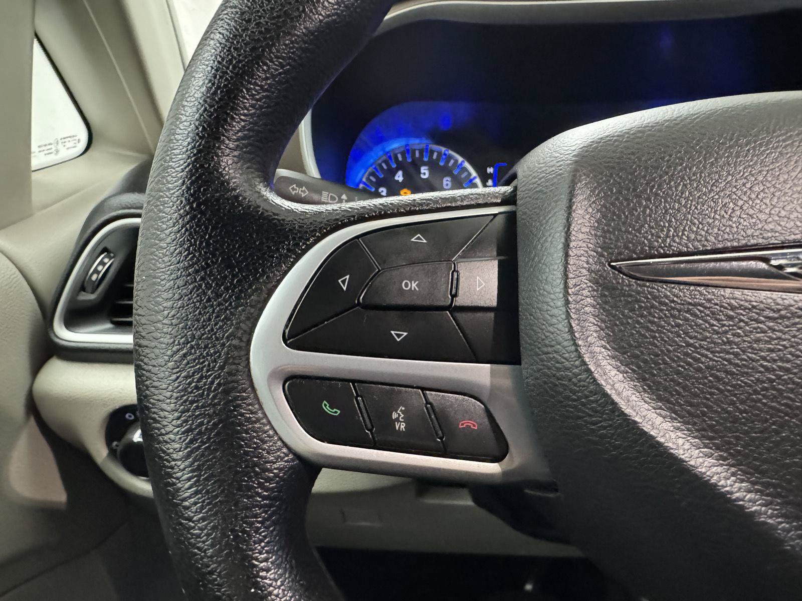 Used 2021 Chrysler Voyager Lxi image 18