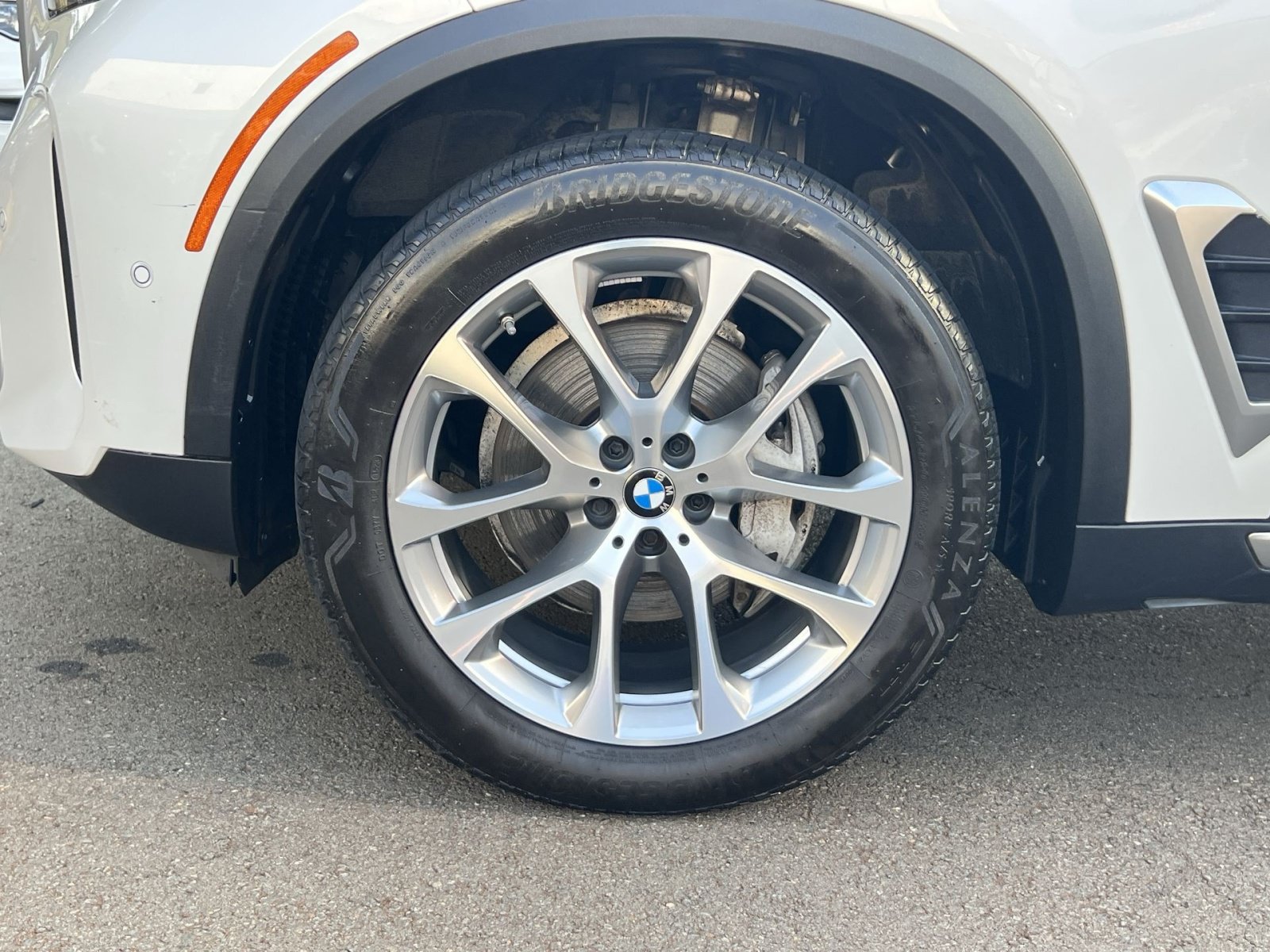 Used 2024 BMW X5 xDrive40i w/ Premium Package AWD/4WD image 11