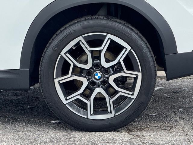 Certified 2025 BMW X2 xDrive28i w/ Technology Package AWD/4WD image 4