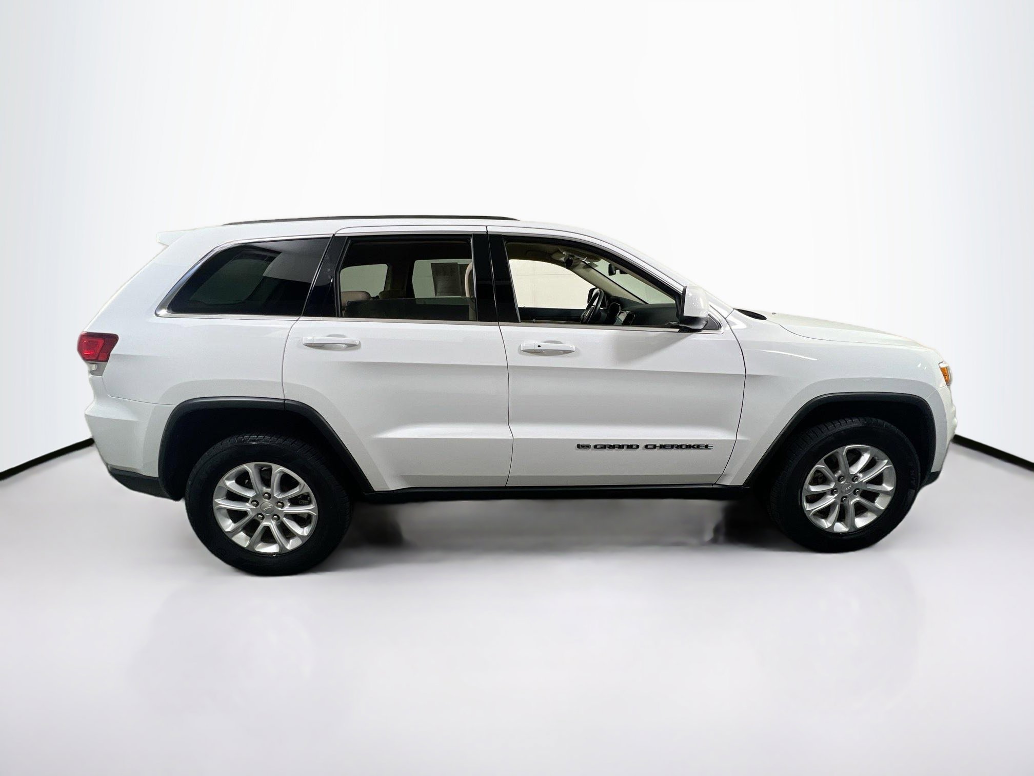 Used 2022 Jeep Grand Cherokee Laredo E image 4