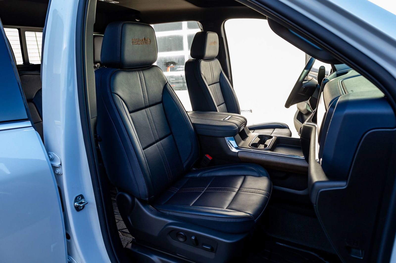 Used 2025 Chevrolet Silverado 2500 High Country w/ Technology Package image 30