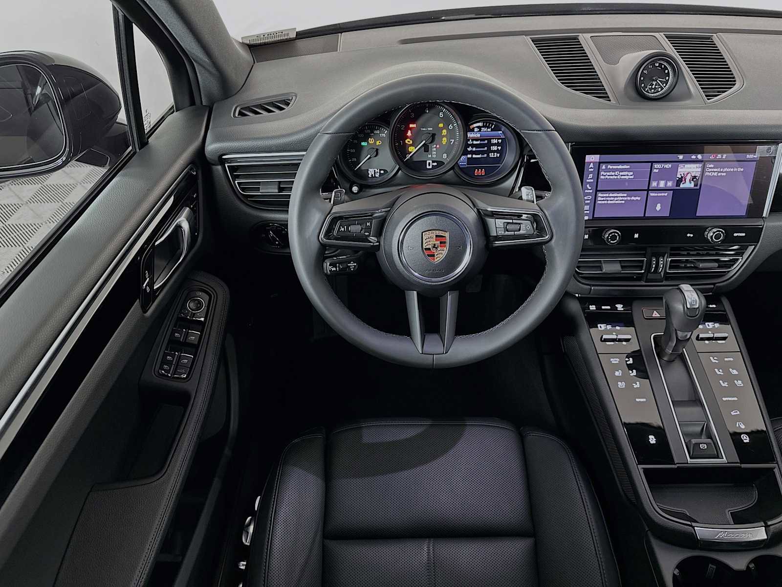 Certified 2025 Porsche Macan image 25