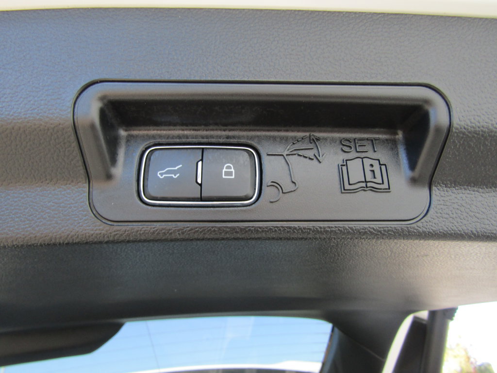 Certified 2024 Ford Explorer XLT w/ Equipment Group 202A AWD/4WD image 39