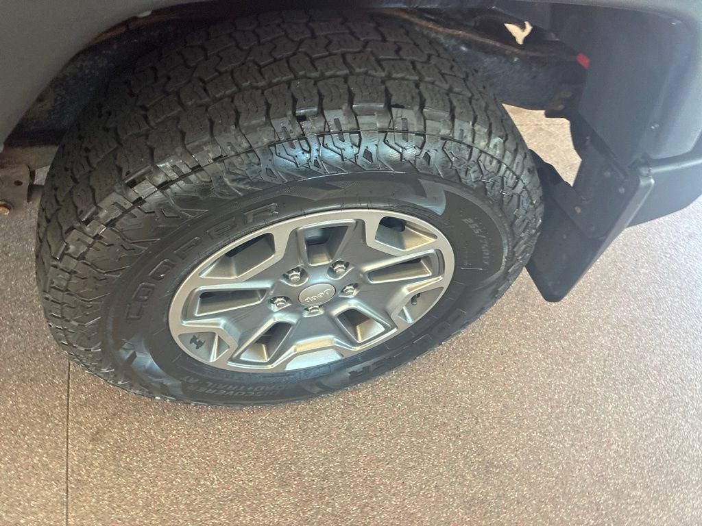 Used 2017 Jeep Wrangler Unlimited Rubicon w/ Cold Weather Group AWD/4WD image 15