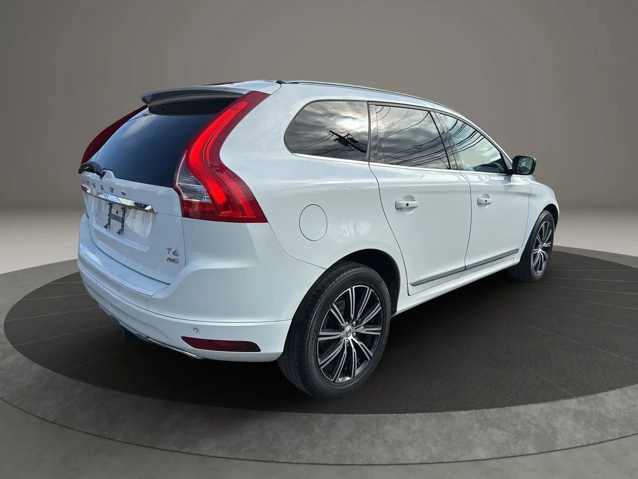 Used 2017 Volvo XC60 T6 Inscription w/ Preferred Option Package AWD/4WD image 5