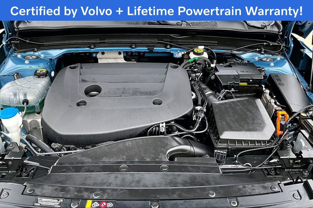 Used 2025 Volvo XC40 B5 Plus image 13