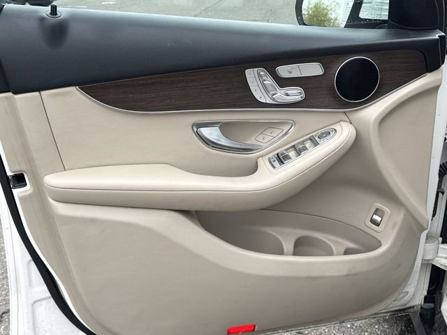 Used 2020 Mercedes-Benz GLC 300 4MATIC w/ Multimedia Package image 21