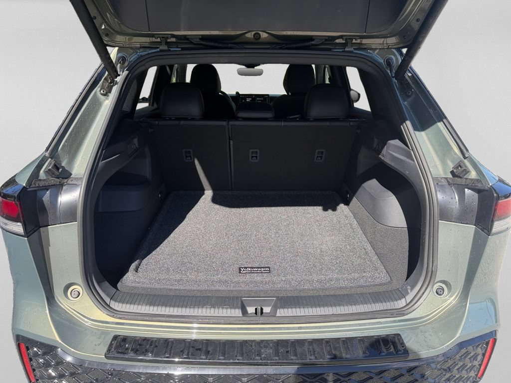Used 2026 Volkswagen Tiguan SE R-Line FWD image 29