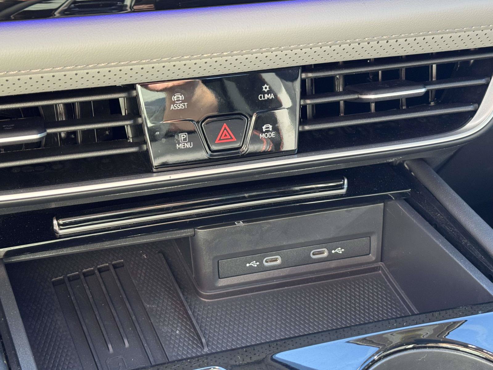 Certified 2026 Volkswagen Atlas Peak Edition AWD/4WD image 30