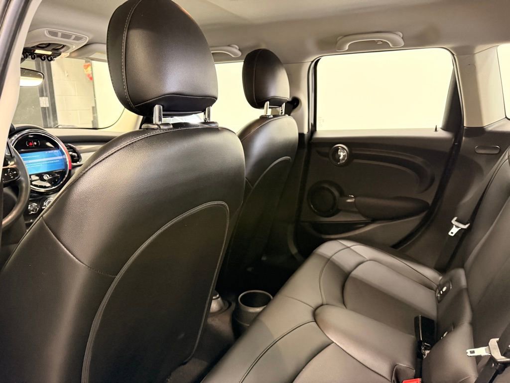 Used 2022 MINI Cooper 4-Door Hardtop w/ Storage Package image 21