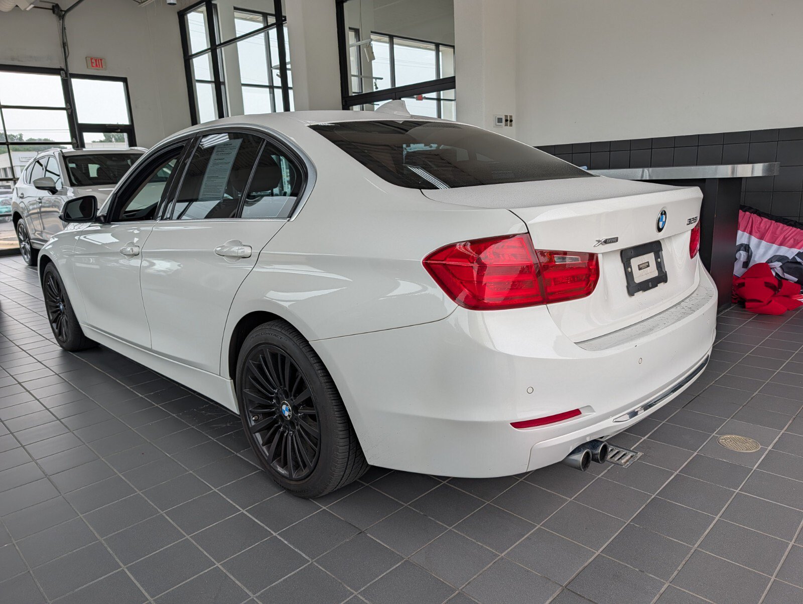 Used 2013 BMW 328i xDrive Sedan AWD/4WD image 3