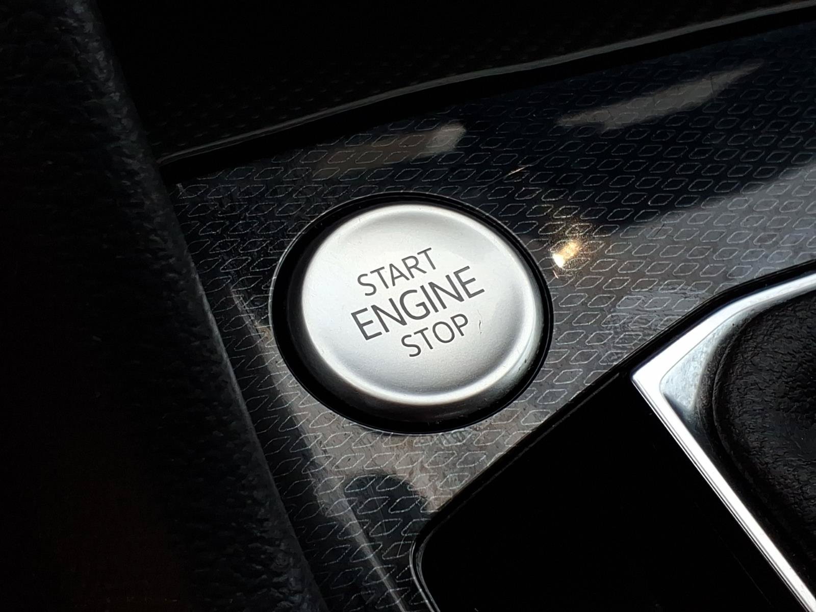 Certified 2025 Volkswagen Taos S AWD/4WD image 32