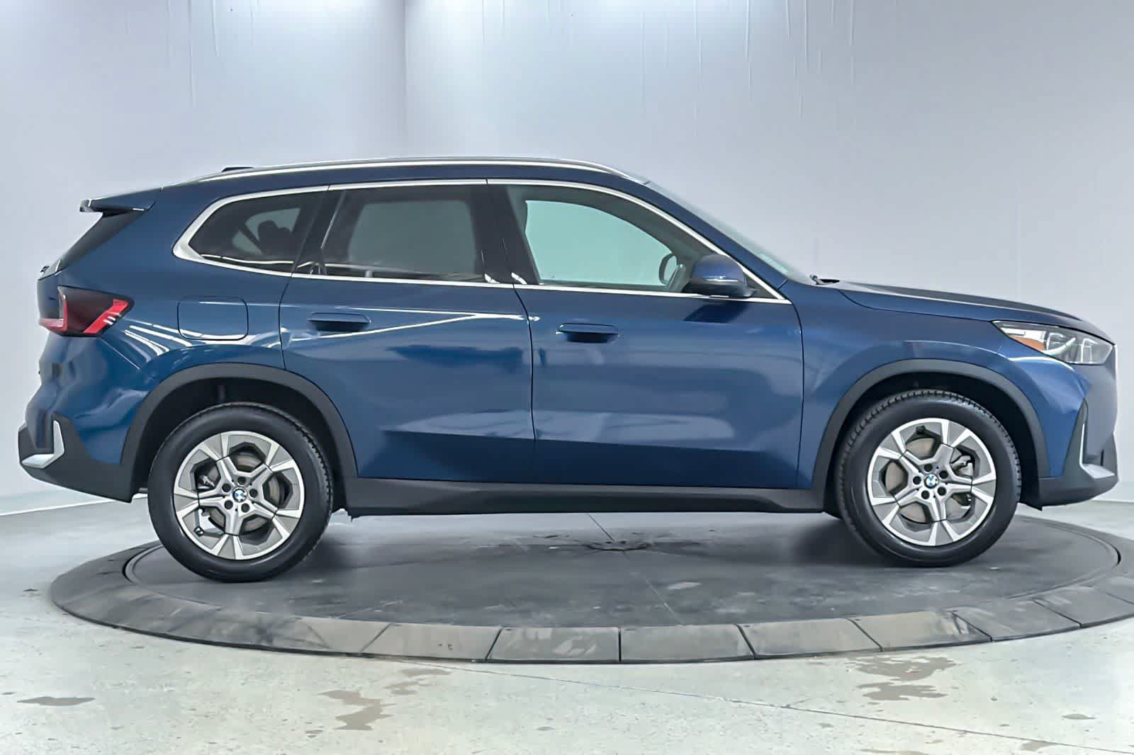 Used 2023 BMW X1 xDrive28i w/ Premium Package AWD/4WD image 8