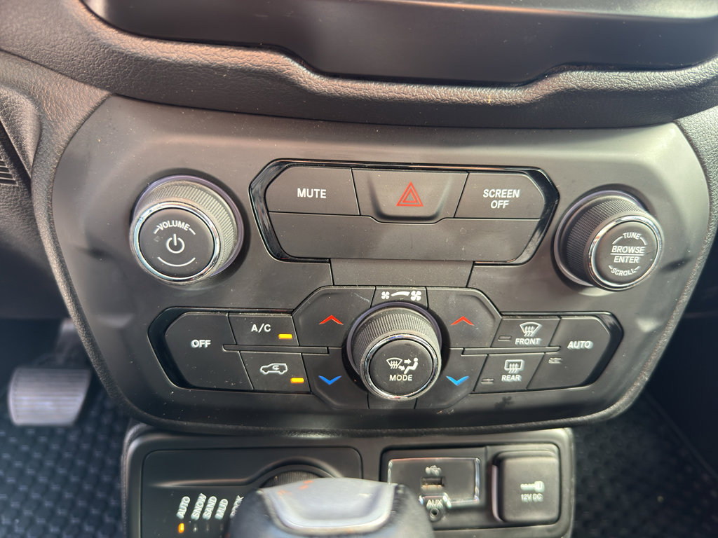 Used 2018 Jeep Renegade Trailhawk w/ Cold Weather Group II image 32