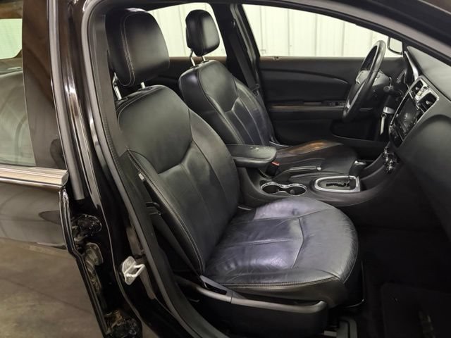 Used 2013 Chrysler 200 Limited FWD image 22