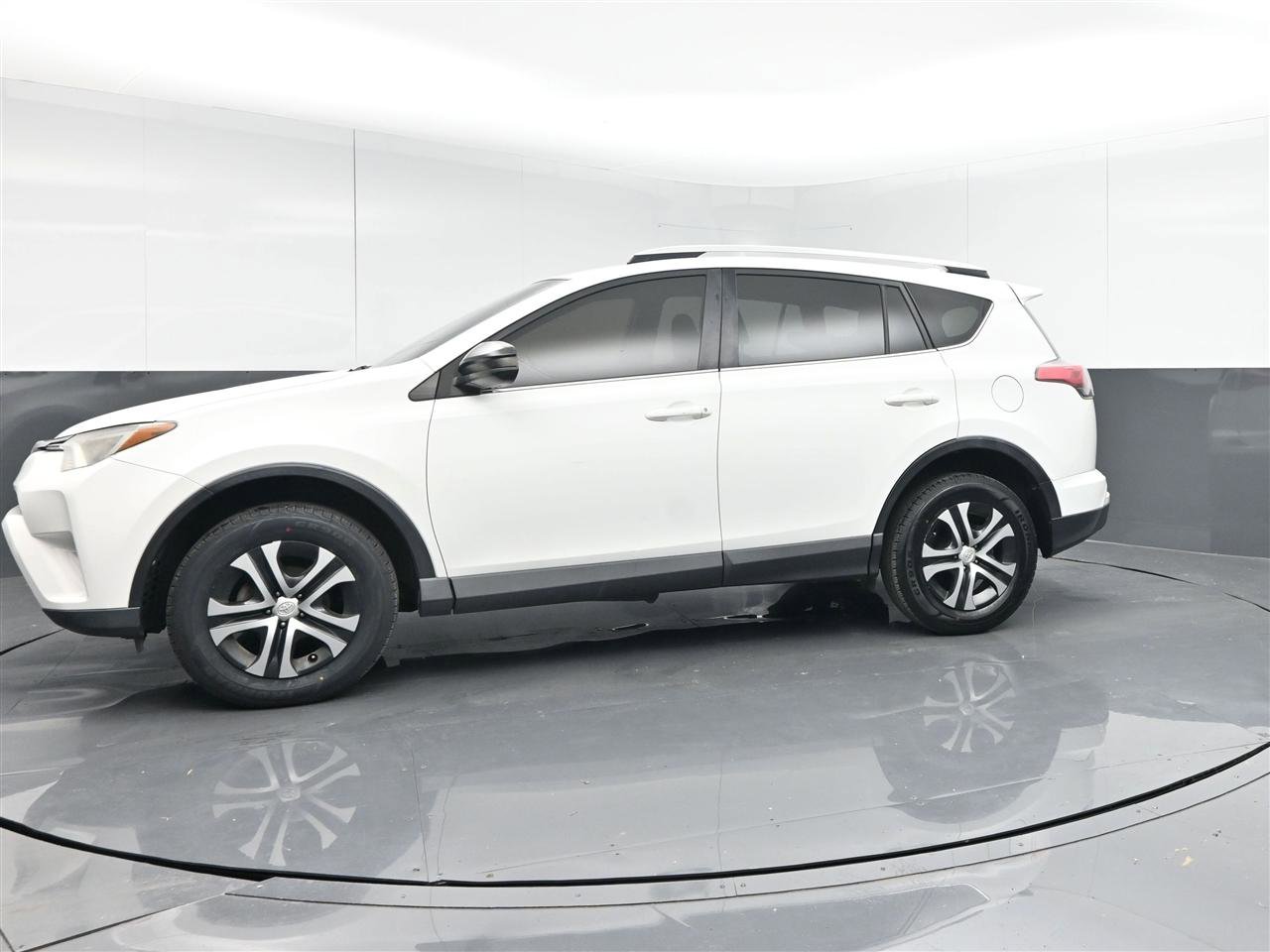 Used 2016 Toyota RAV4 LE AWD/4WD image 8