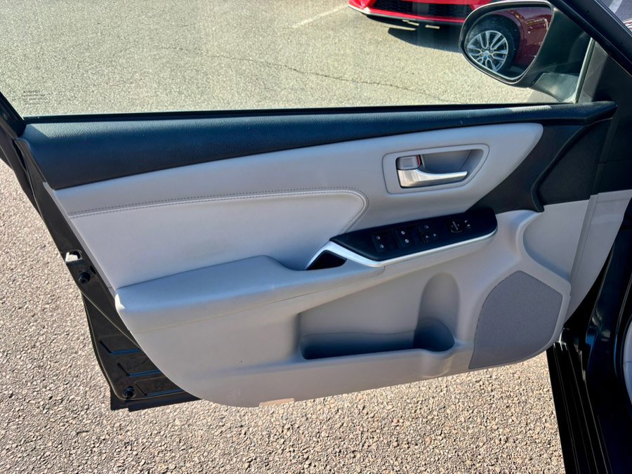 Used 2015 Toyota Camry XLE FWD image 9