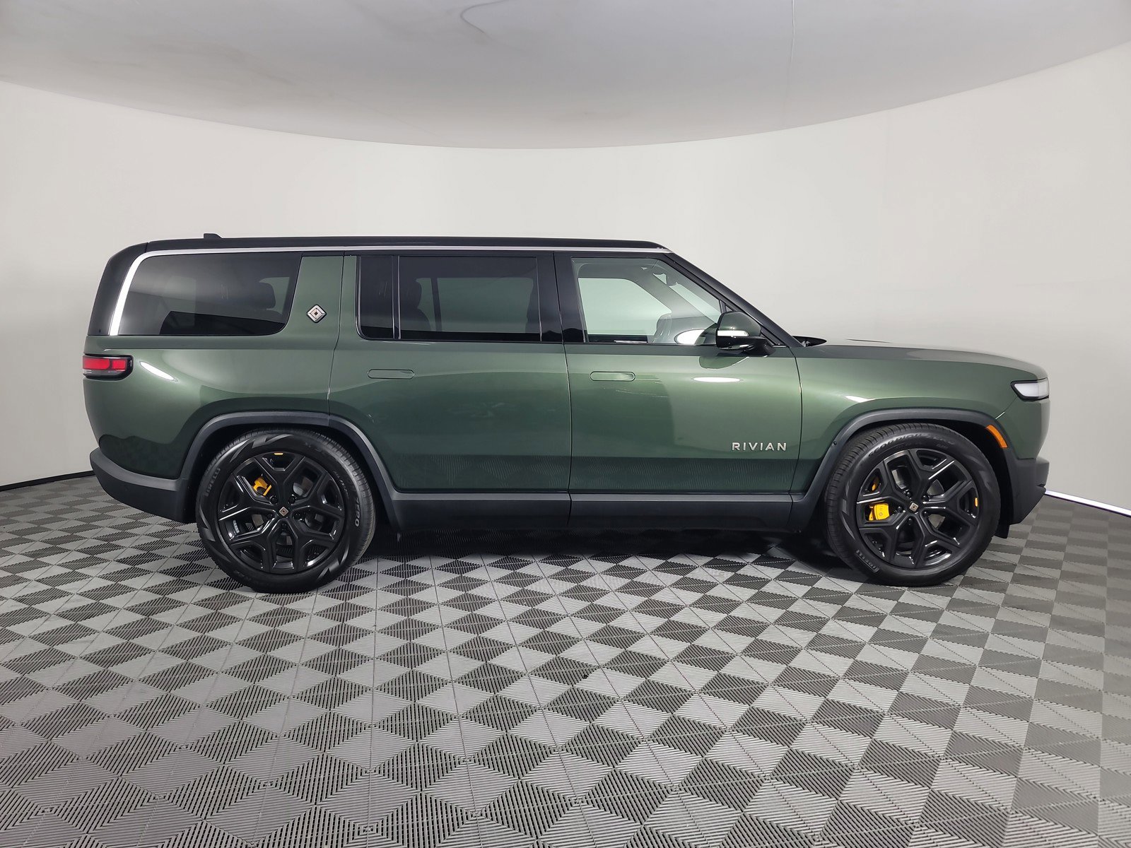 Used 2024 Rivian R1S Adventure image 6