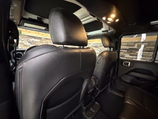 Used 2022 Jeep Wrangler Unlimited Sahara AWD/4WD image 29