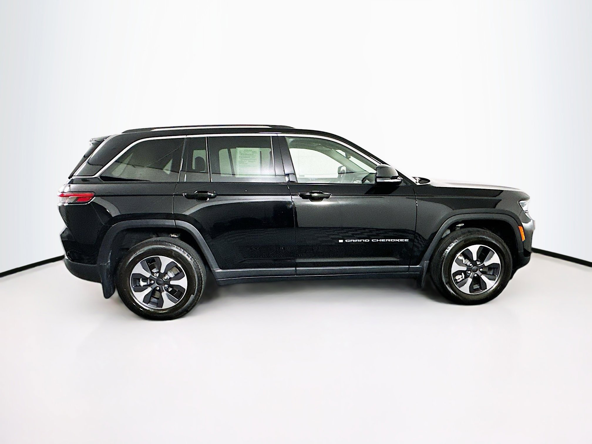 Used 2022 Jeep Grand Cherokee Limited 4xe w/ MOPAR Finishing Package AWD/4WD image 10