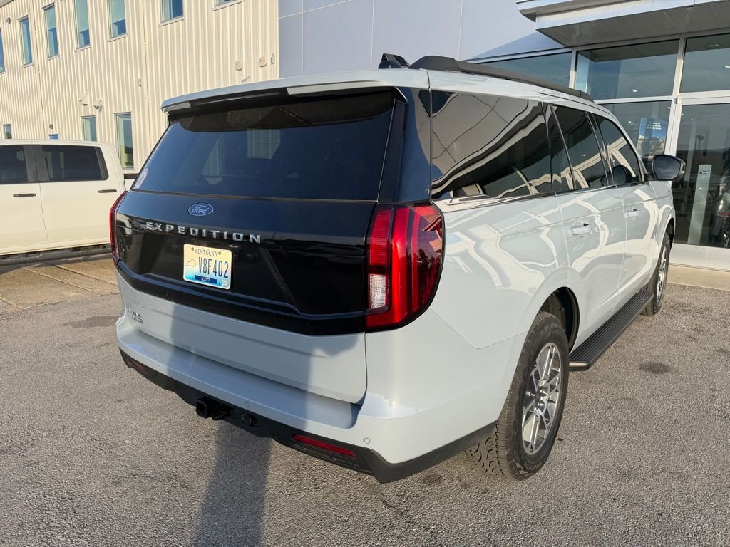 Used 2026 Ford Expedition Active AWD/4WD image 3