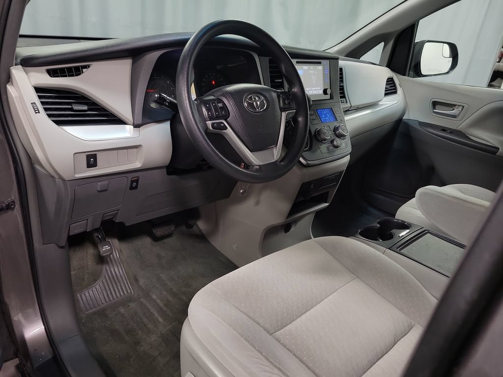 Used 2016 Toyota Sienna LE AWD/4WD image 16