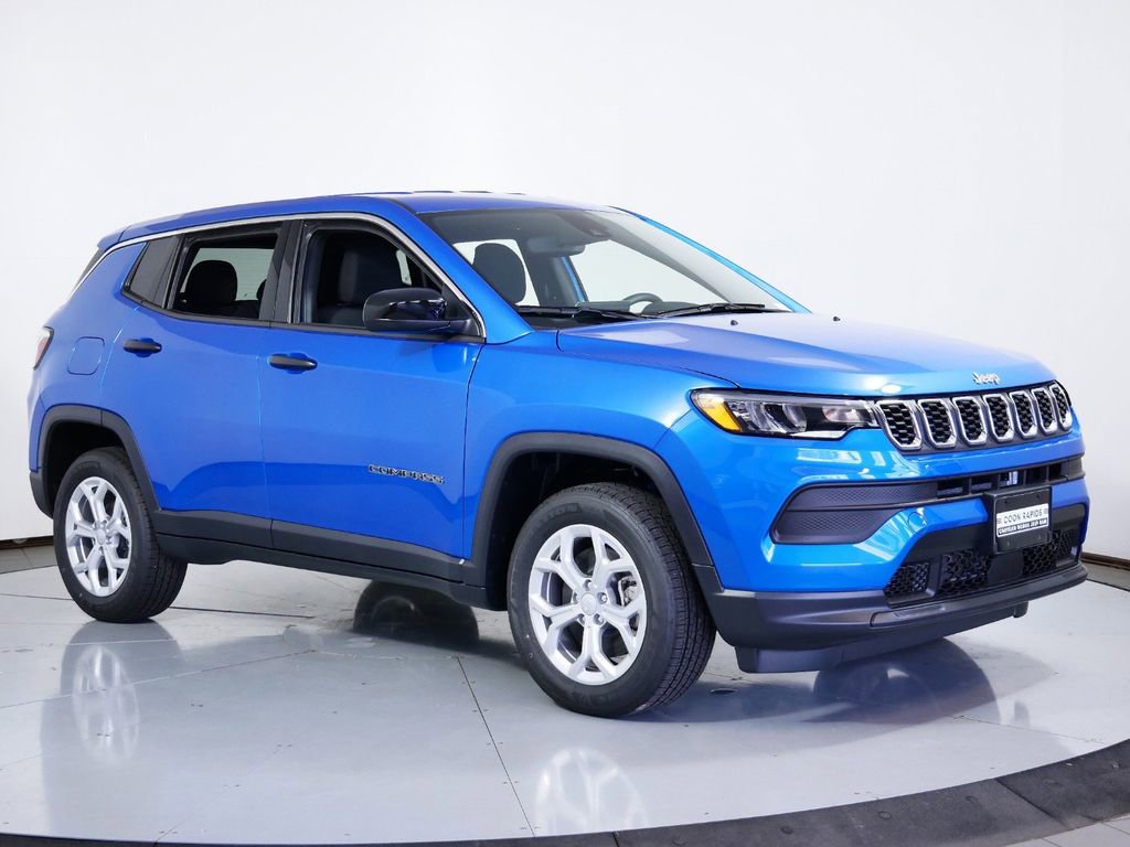 Used 2024 Jeep Compass Sport image 2