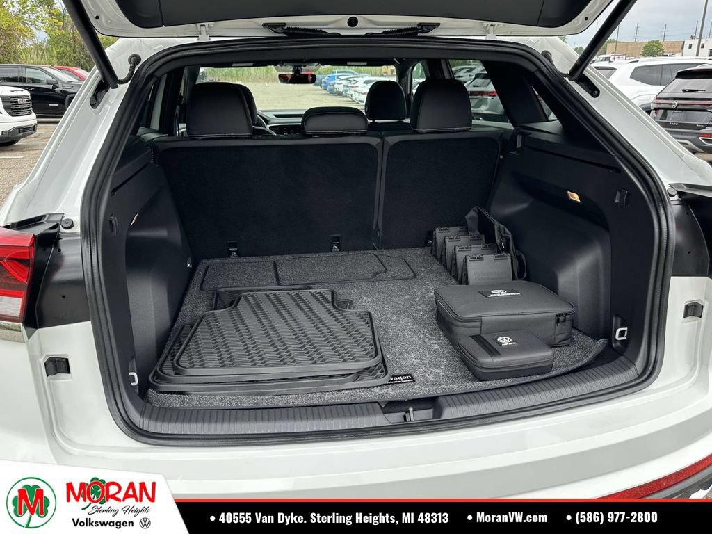 Certified 2023 Volkswagen Atlas Cross Sport SE w/ Panoramic Sunroof Package AWD/4WD image 11