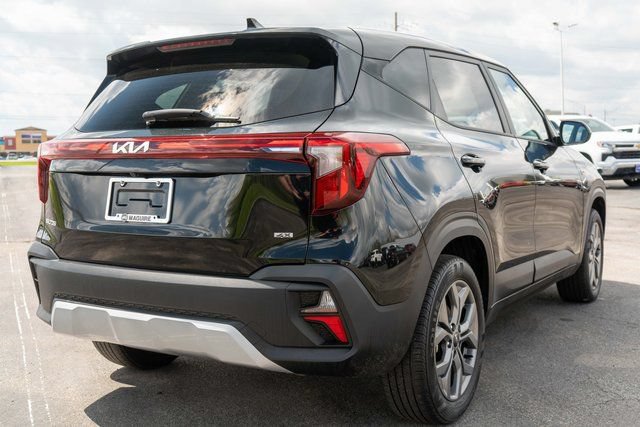 Used 2024 Kia Seltos LX AWD/4WD image 6