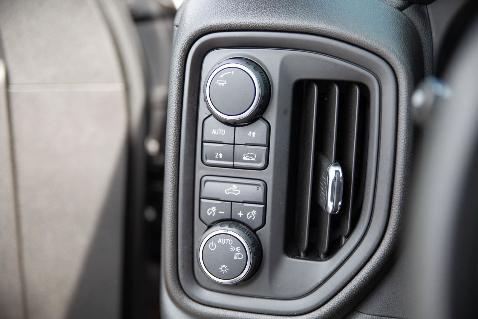 Used 2023 Chevrolet Silverado 1500 Custom image 17